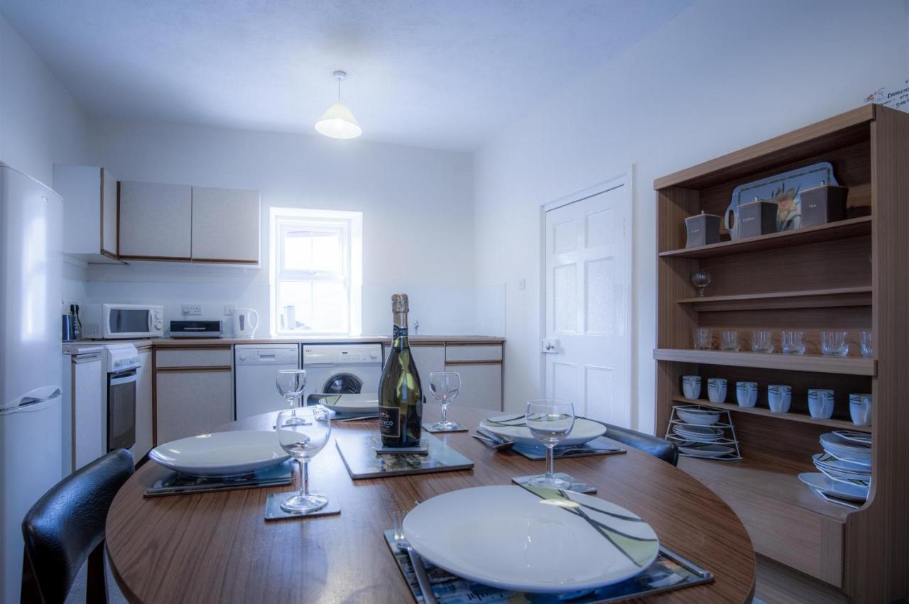 Dragons Den - 2 Bedroom Apartment - Тенби Экстерьер фото