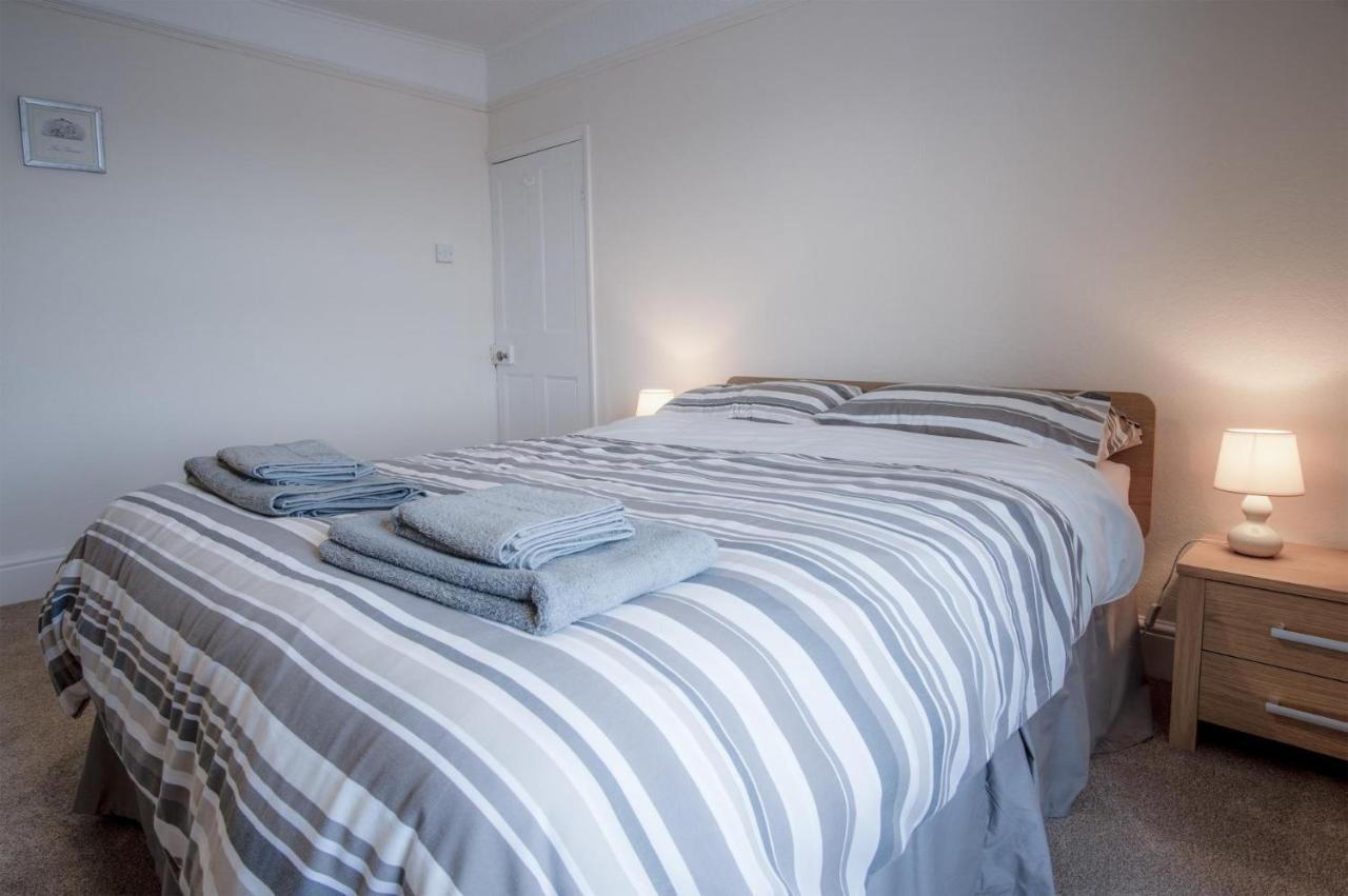 Dragons Den - 2 Bedroom Apartment - Тенби Экстерьер фото