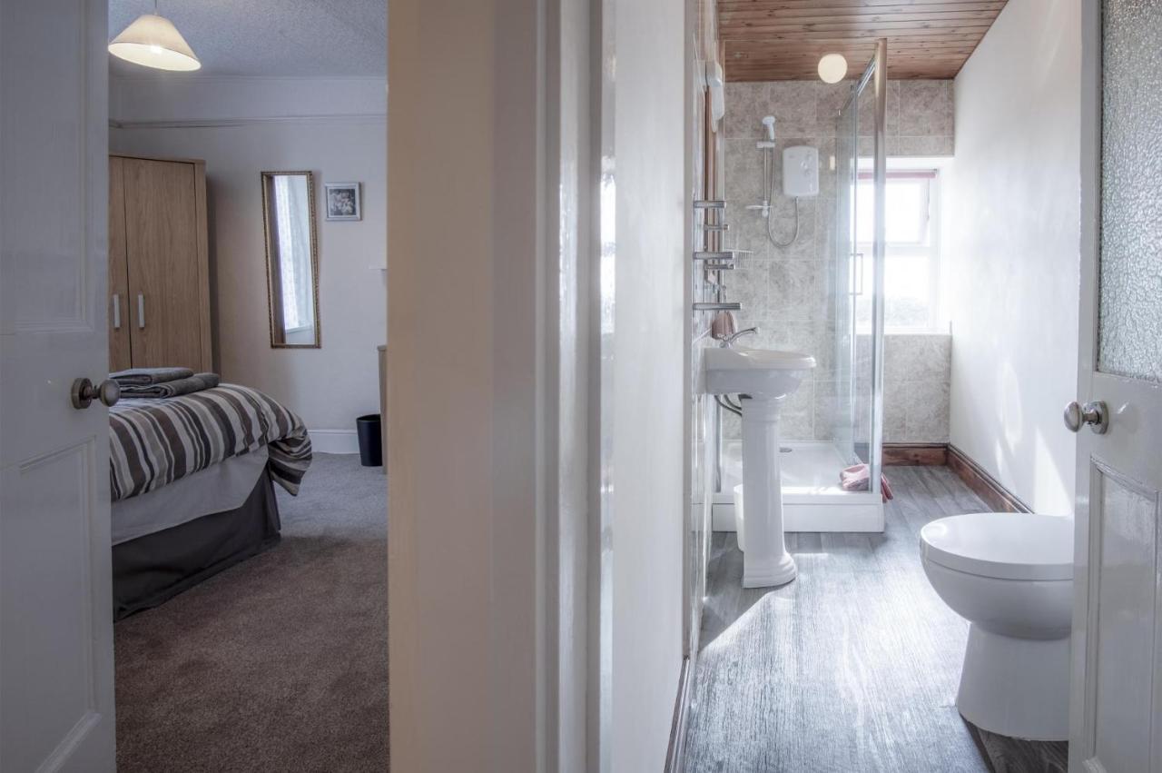 Dragons Den - 2 Bedroom Apartment - Тенби Экстерьер фото